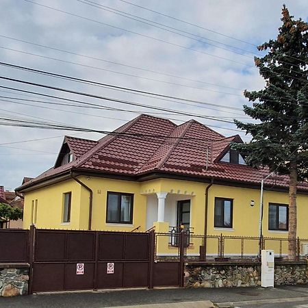 Yellow House 锡比乌 外观 照片